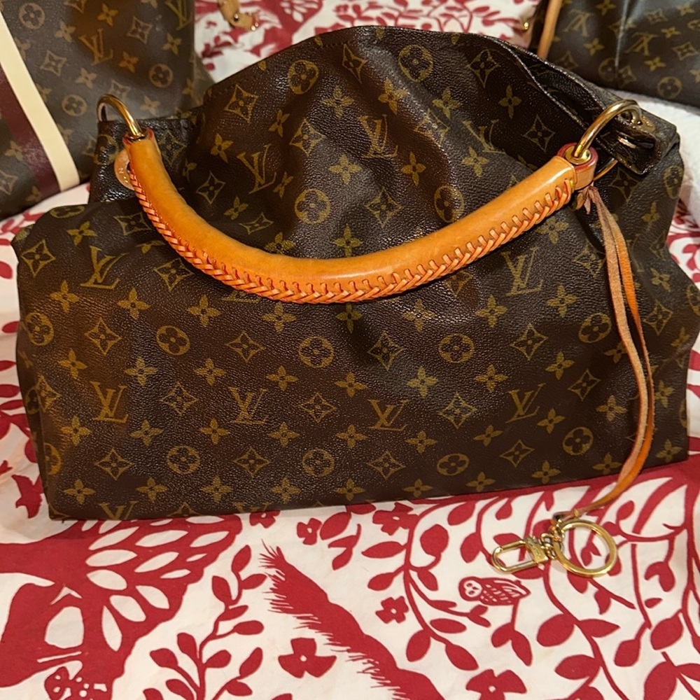 Louis Vuitton Artsy monogram shoulder bag